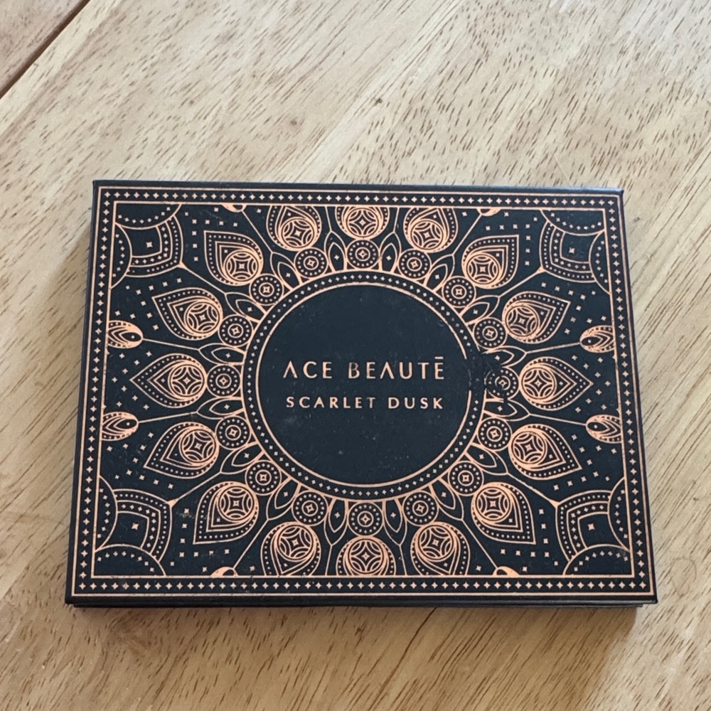 Ace Beaute Scarlet Dusk Eyeshadow Palette